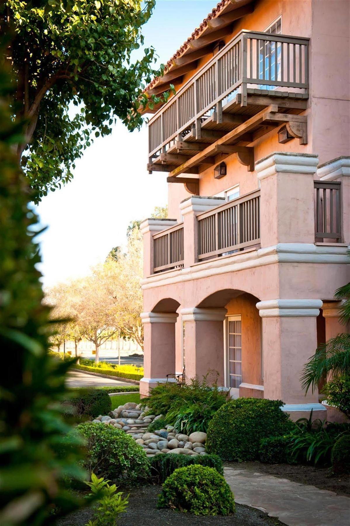Harris Ranch Inn And Restaurant Huron Buitenkant foto