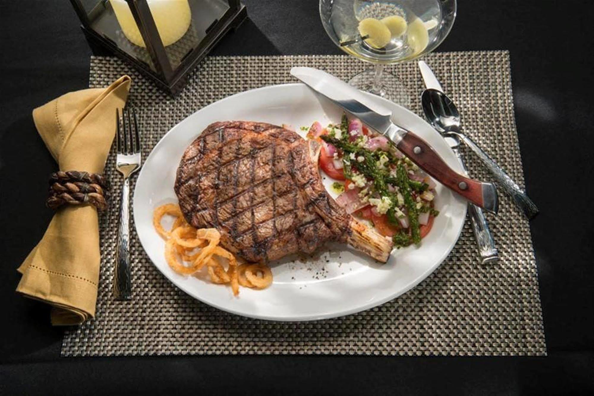 Harris Ranch Inn And Restaurant Huron Buitenkant foto