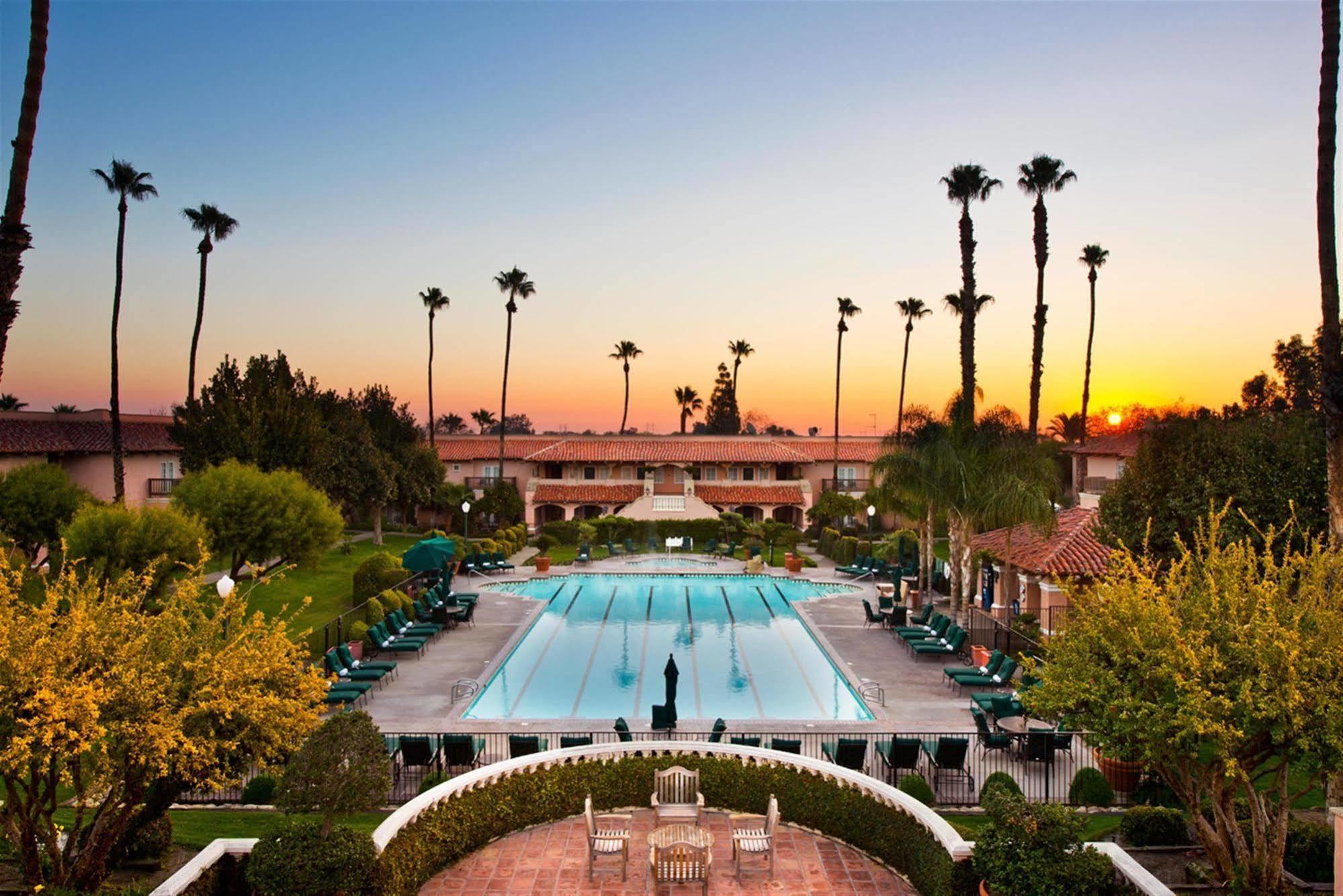 Harris Ranch Inn And Restaurant Huron Buitenkant foto