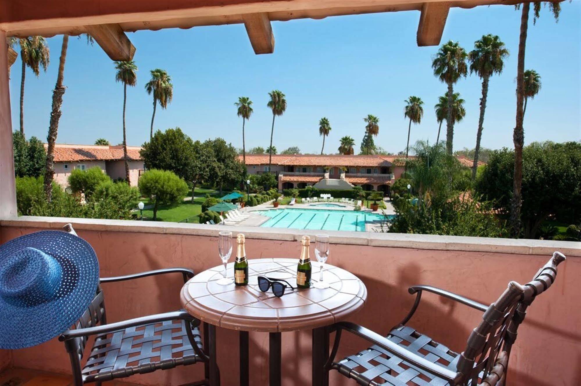 Harris Ranch Inn And Restaurant Huron Buitenkant foto