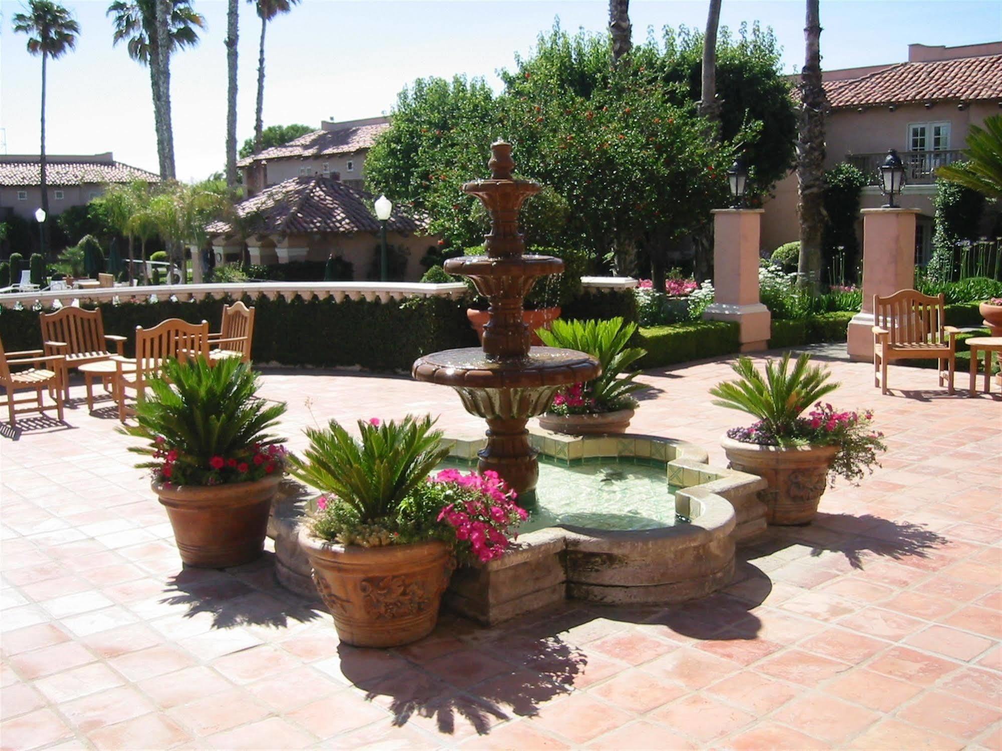 Harris Ranch Inn And Restaurant Huron Buitenkant foto