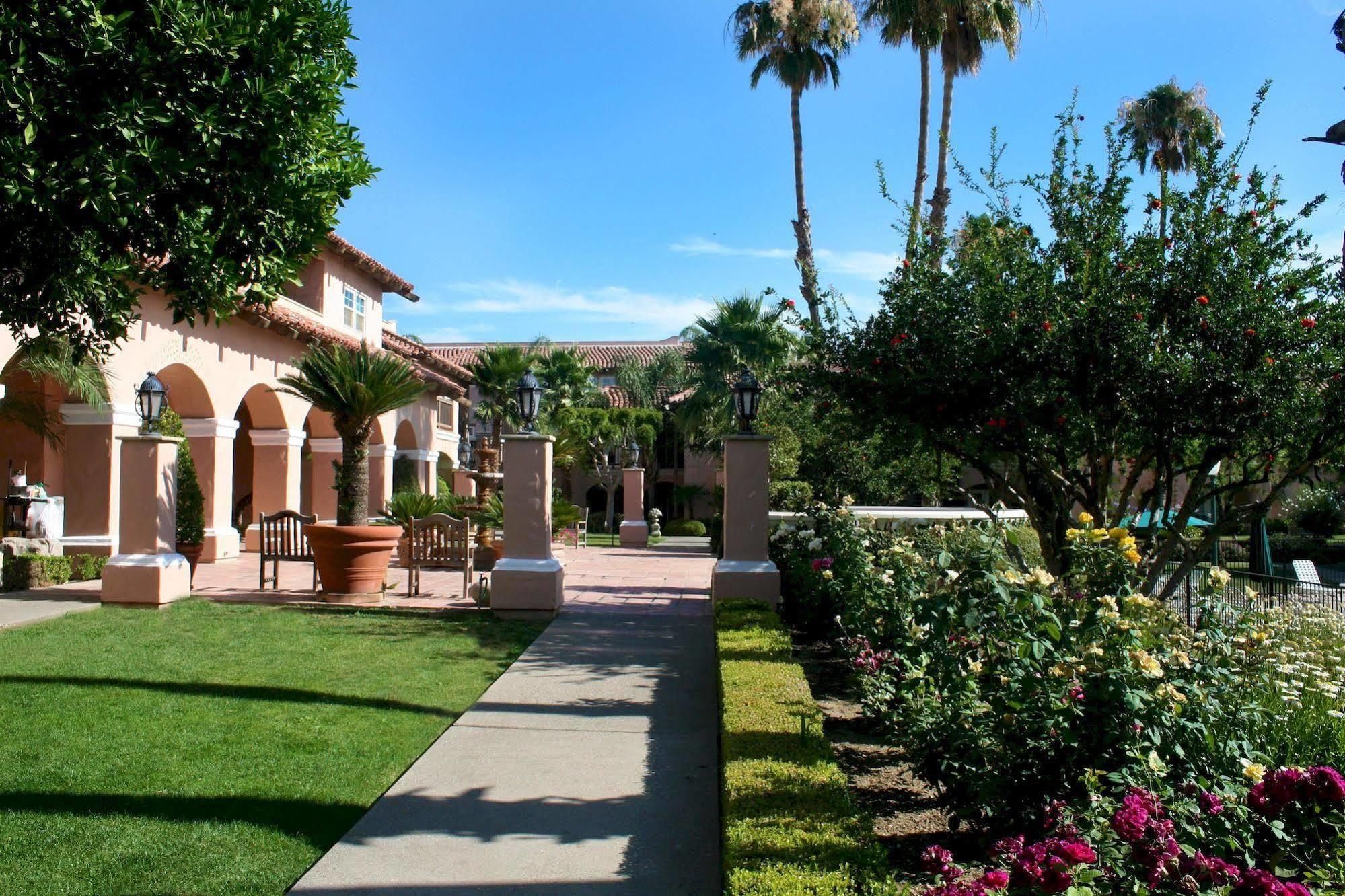 Harris Ranch Inn And Restaurant Huron Buitenkant foto