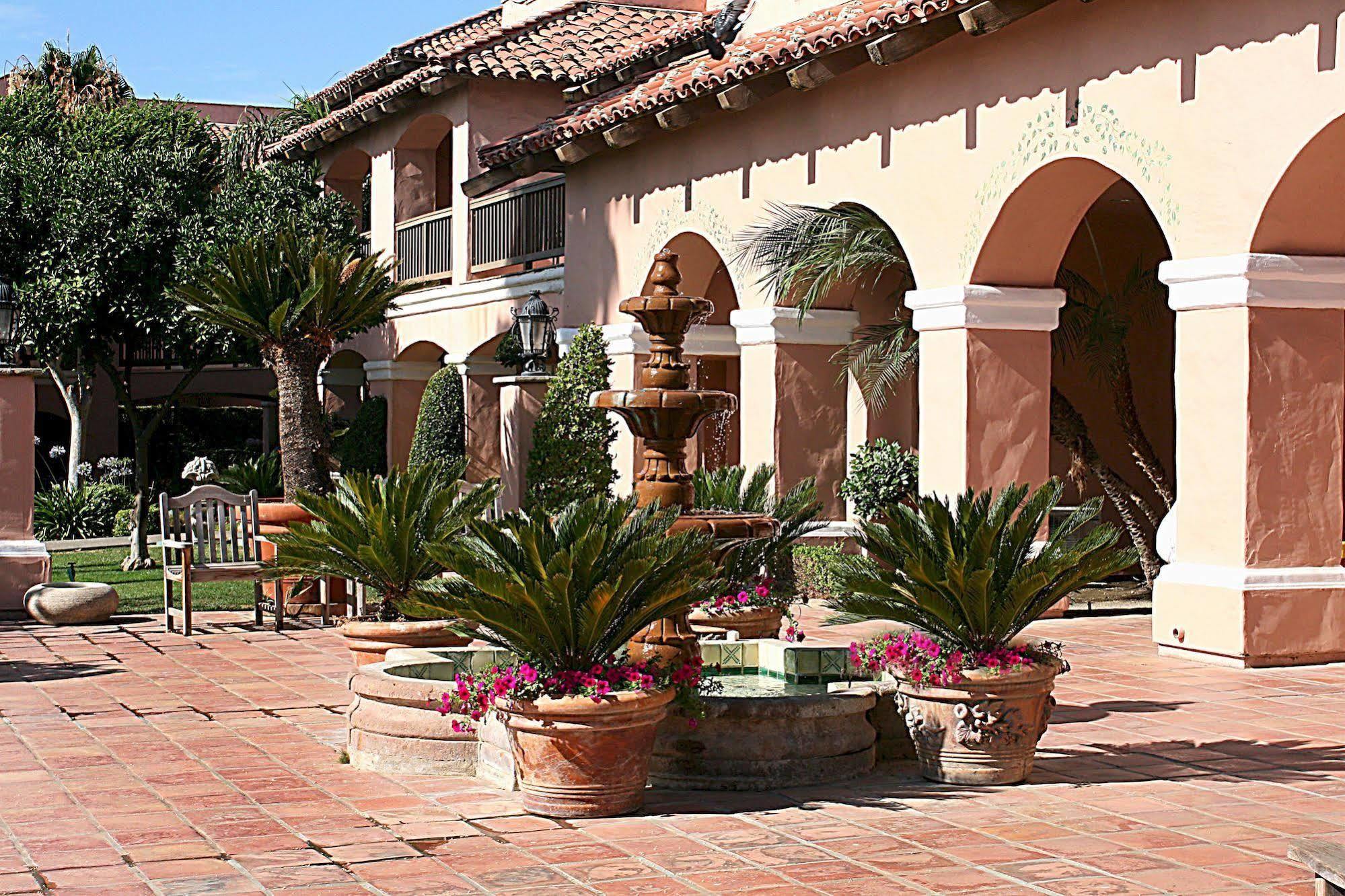 Harris Ranch Inn And Restaurant Huron Buitenkant foto
